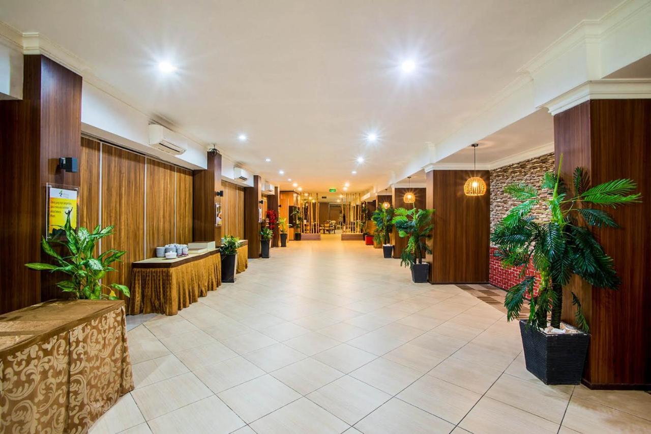 Royal Park Hotel Самарінда Екстер'єр фото